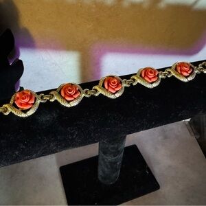 🌹 Vintage Sarah Coventry Rose Bracelet – Gold Tone with Coral Rose Cabochons